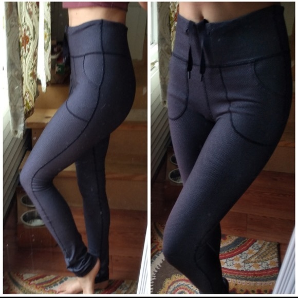 *SOLD* NAVY lululemon leggings - Picture 3 of 11